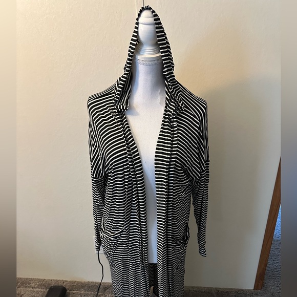 New Carly Jean Los Angeles Sia black white striped cardigan kimono hoodie CJLA - Picture 2 of 5